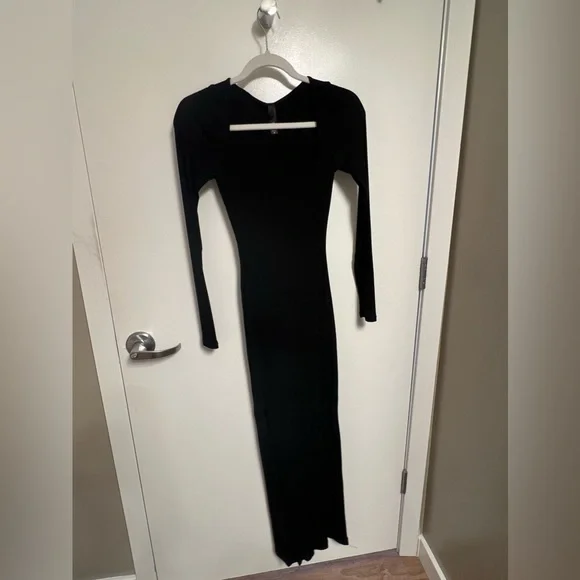 SKIMS soft lounge long sleeve maxi scoop neck dress - Picture 2 of 4